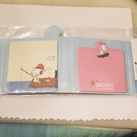 SNOOPY AND FRIENDS STICKY NOTES BRAND NEW - Picture 4 of 8